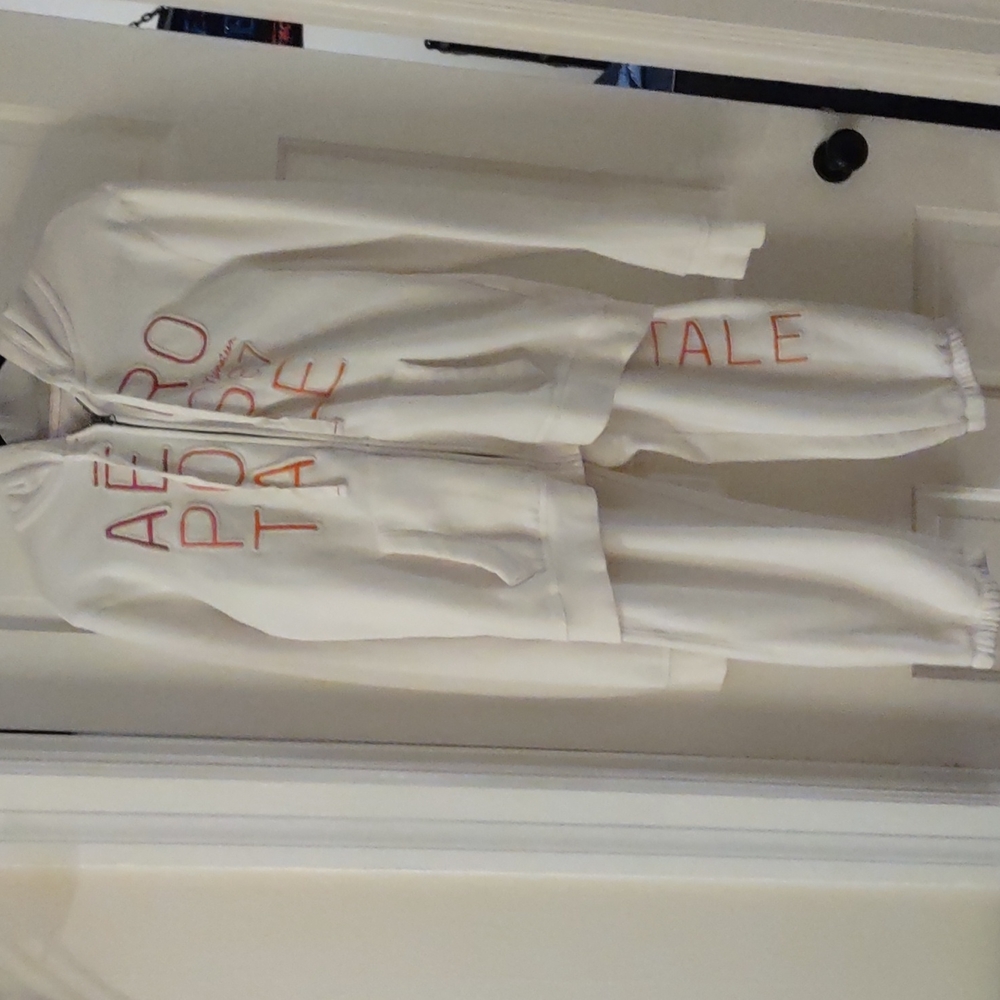 LIKE NEW AEROPOSTALE WHITE OUTFIT